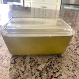 Vintage 1960's #502 Pyrex “Verde" Green 1.5 pt refrigerator dish